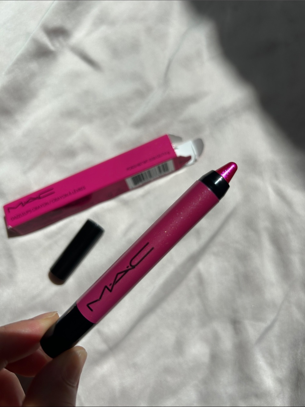Mac Dazzlelips crayon. Candy Yum Yummy - Picture 3 of 7